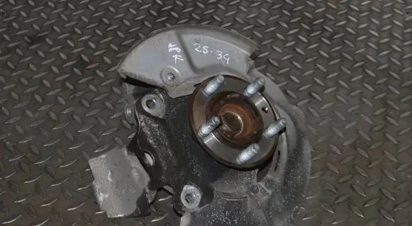 Front wheel hub