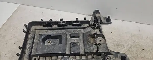 Volkswagen Golf VI Battery tray 1KM915333