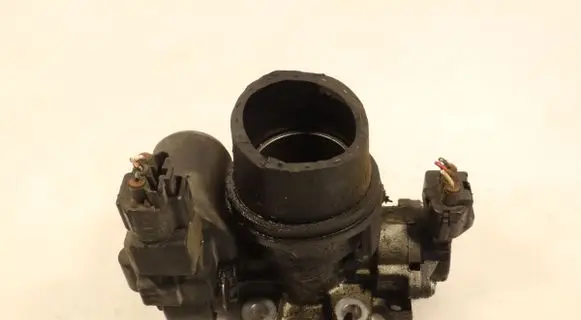 Toyota Corolla E120 E130 Throttle body valve 330406L13