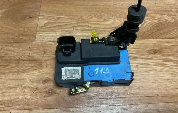 Volvo V70 Front door lock 30699748