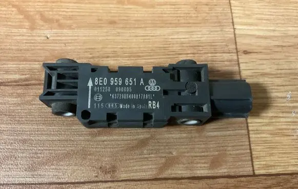 Audi A4 S4 B7 8E 8H Airbag deployment crash/impact sensor 8E0959651A 011258