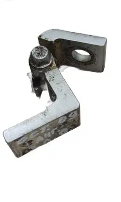 Skoda Octavia Mk2 (1Z) Rear door lower hinge 1Z0833401B