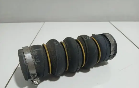 Citroen C4 II Intercooler hose/pipe 98733T01