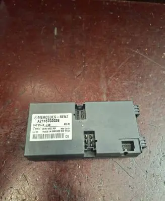 Mercedes-Benz E W211 Seat control module A2118702026 00005822A9