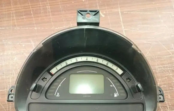 Speedometer (instrument cluster)