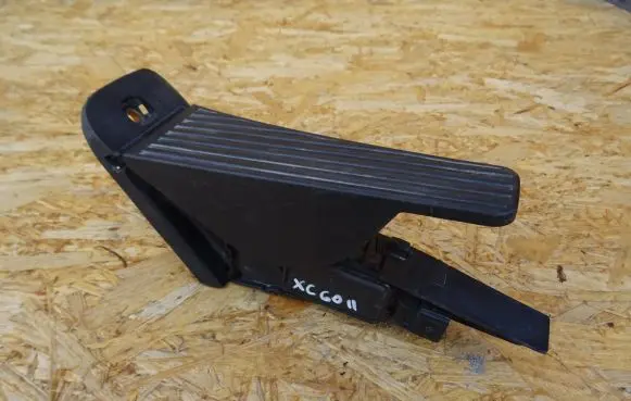 Volvo XC60 Accelerator throttle pedal 32212451