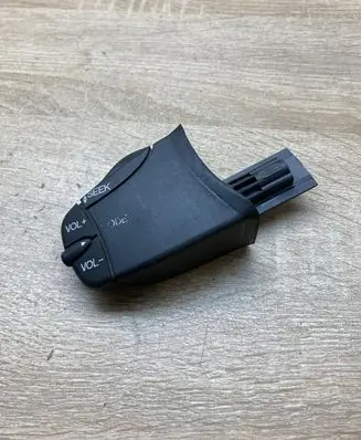 Steering wheel buttons/switches
