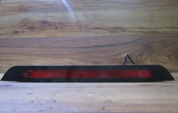 Third/center stoplight