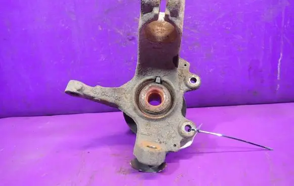 Ford Focus C-MAX Front wheel hub spindle knuckle