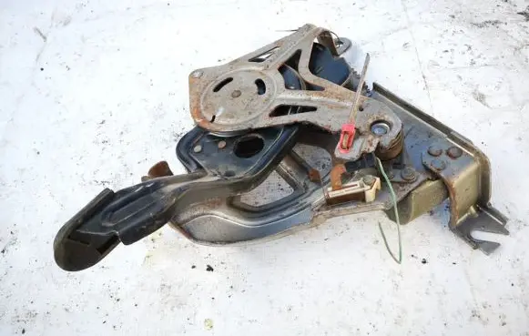 Handbrake/parking brake lever assembly