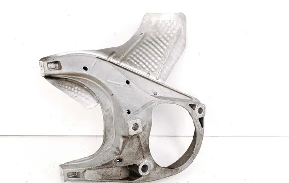 Engine mounting bracket