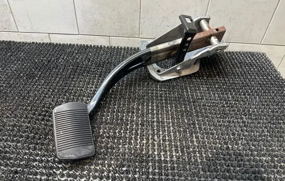 Dodge Durango III Brake pedal 