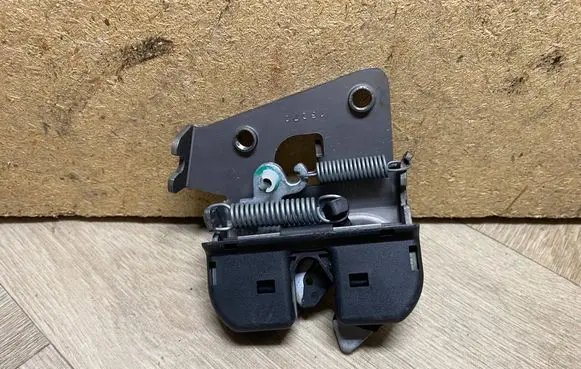 BMW 1 E81 E87 Seat back rest lock catch 7112864 52207112864