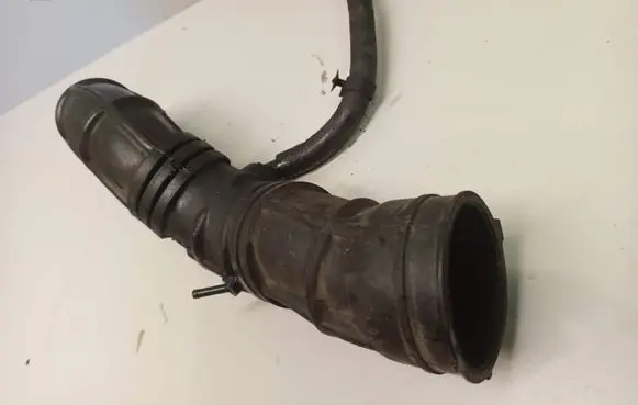 Volvo S40, V40 Air intake hose/pipe 30899803