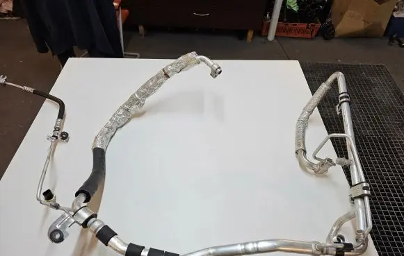 Chrysler Pacifica Air conditioning (A/C) pipe/hose 68227750AD