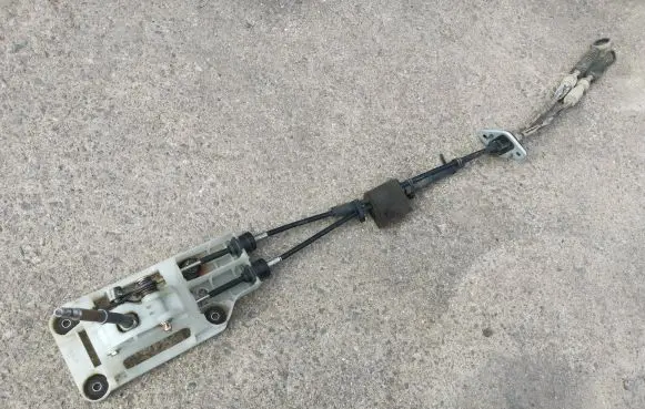 Mitsubishi Carisma Gear shift cable linkage