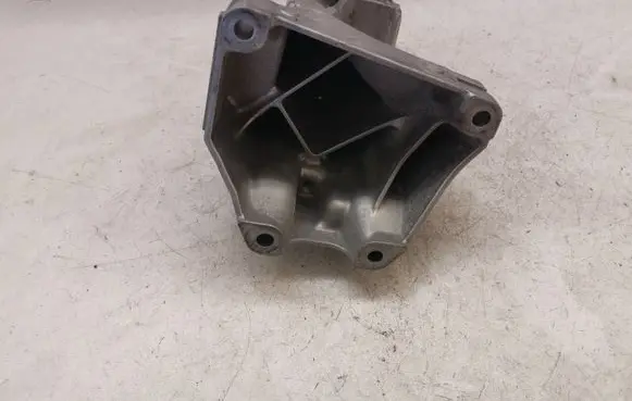 Mercedes-Benz C W205 Engine mounting bracket A6512234204