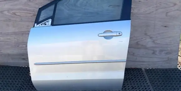 Mazda 5 Front door