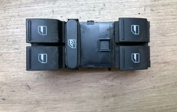 Volkswagen PASSAT B5.5 Electric window control switch 1K4959857A