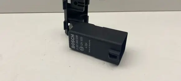 Volkswagen PASSAT B6 Glow plug pre-heat relay 038907281D