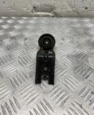 Toyota Avensis T270 Radiator mount bracket