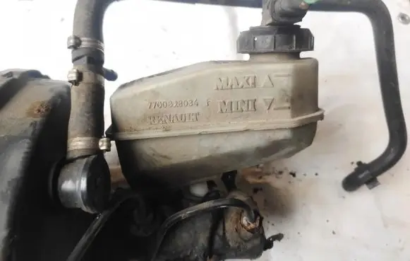 Renault Megane I Master brake cylinder 7700828034f