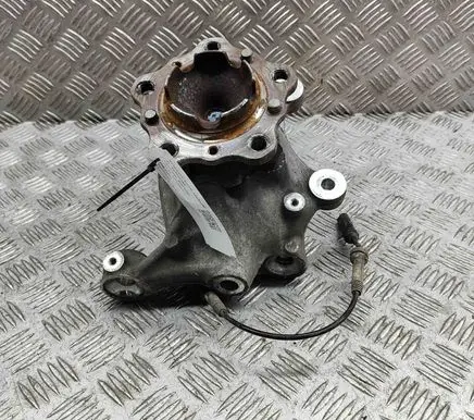 BMW M4 F82 F83 Front wheel hub 2284001