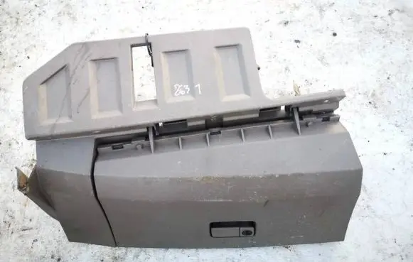 Glove box