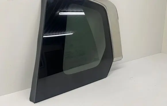 Mitsubishi Outlander IV Rear side window 43R007953