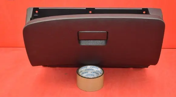 Nissan Pulsar Glove box 68520-3ZL0A