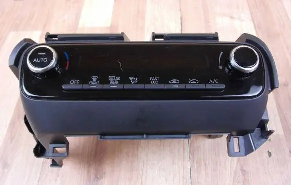 Toyota Yaris XP210 Climate control unit 559000DN50