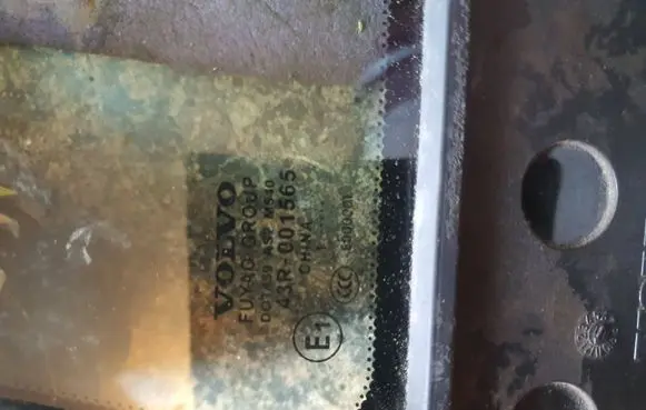 Volvo S60 Rear vent window glass 43R001565 E000001 3475