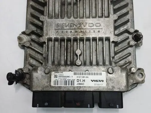 Volvo V50 Engine control unit/module 31211081AA 5WS40328CT