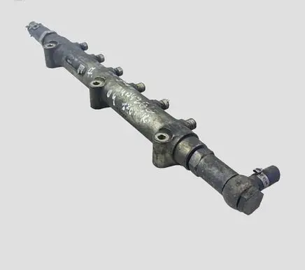 Volvo XC90 Fuel main line pipe 8658252 0445215010