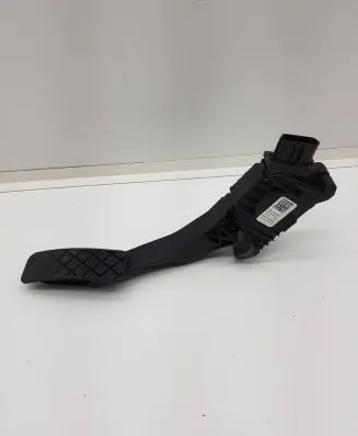 Volkswagen Tiguan Accelerator throttle pedal 5Q2723503D 6PV01062105