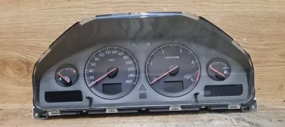Volvo V70 Speedometer (instrument cluster) 8637996