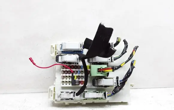 Volvo V40 Fuse module 31453131