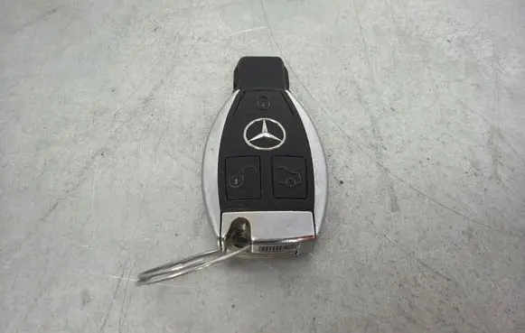 Mercedes-Benz C W205 Ignition key/card