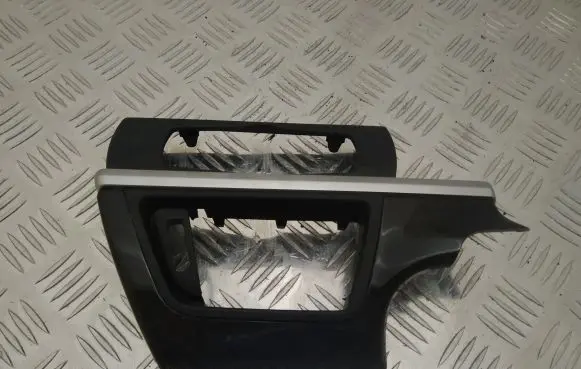BMW 6 F12 F13 Dashboard glove box trim 9197516