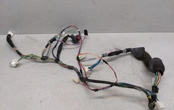 Toyota Avensis T250 Front door wiring loom 8215105480