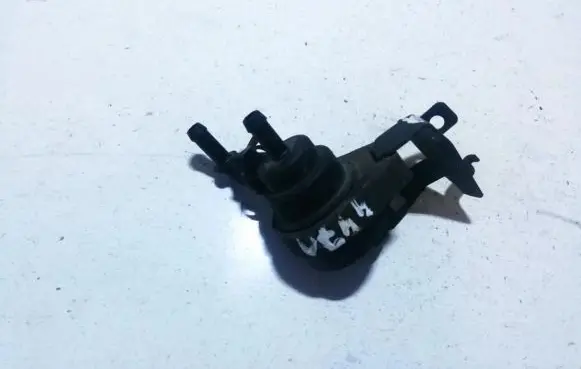 BMW 7 E38 Valve vacuum 1748875
