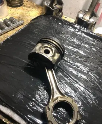 Toyota Avensis T250 Piston with connecting rod 86L781