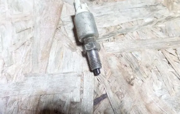 Clutch pedal sensor