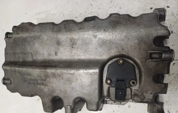 Volkswagen PASSAT B7 Oil sump 03G103603
