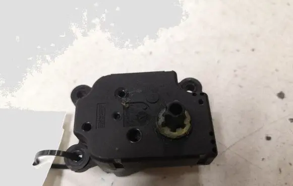 Citroen C5 Air flap motor/actuator P2861001UA31