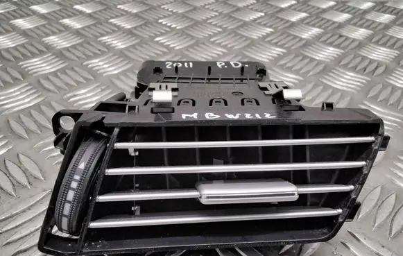 Mercedes-Benz E W212 Dashboard side air vent grill/cover trim A2128300254