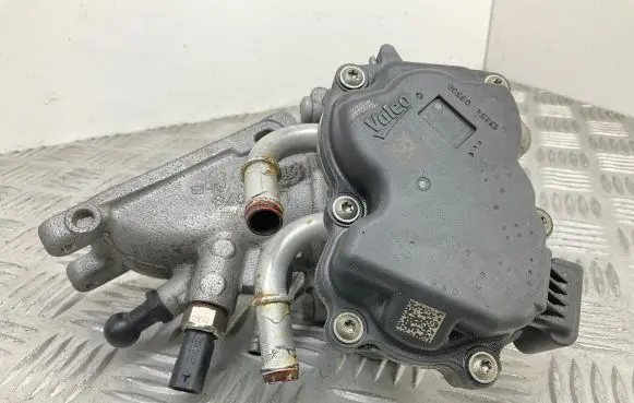 Volkswagen PASSAT B8 Throttle valve 04L128063R 04L128637A