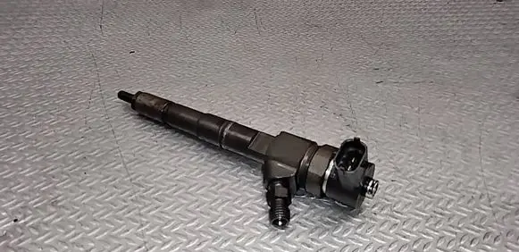 Opel Insignia A Fuel injector 0445110327