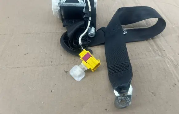 Volkswagen PASSAT B7 Front seatbelt 3C1857705P YD41918511 539718