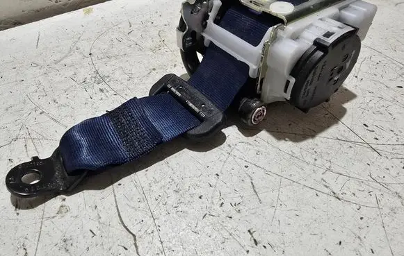 Rear seatbelt